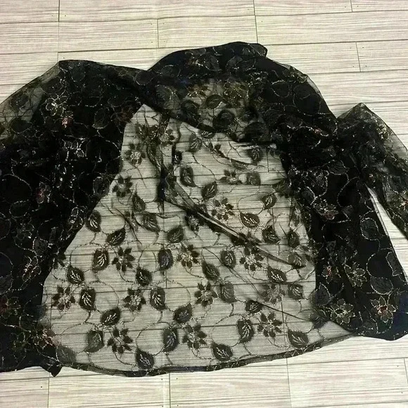 80’s Floral Lace Mesh Button down - Picture 5 of 5